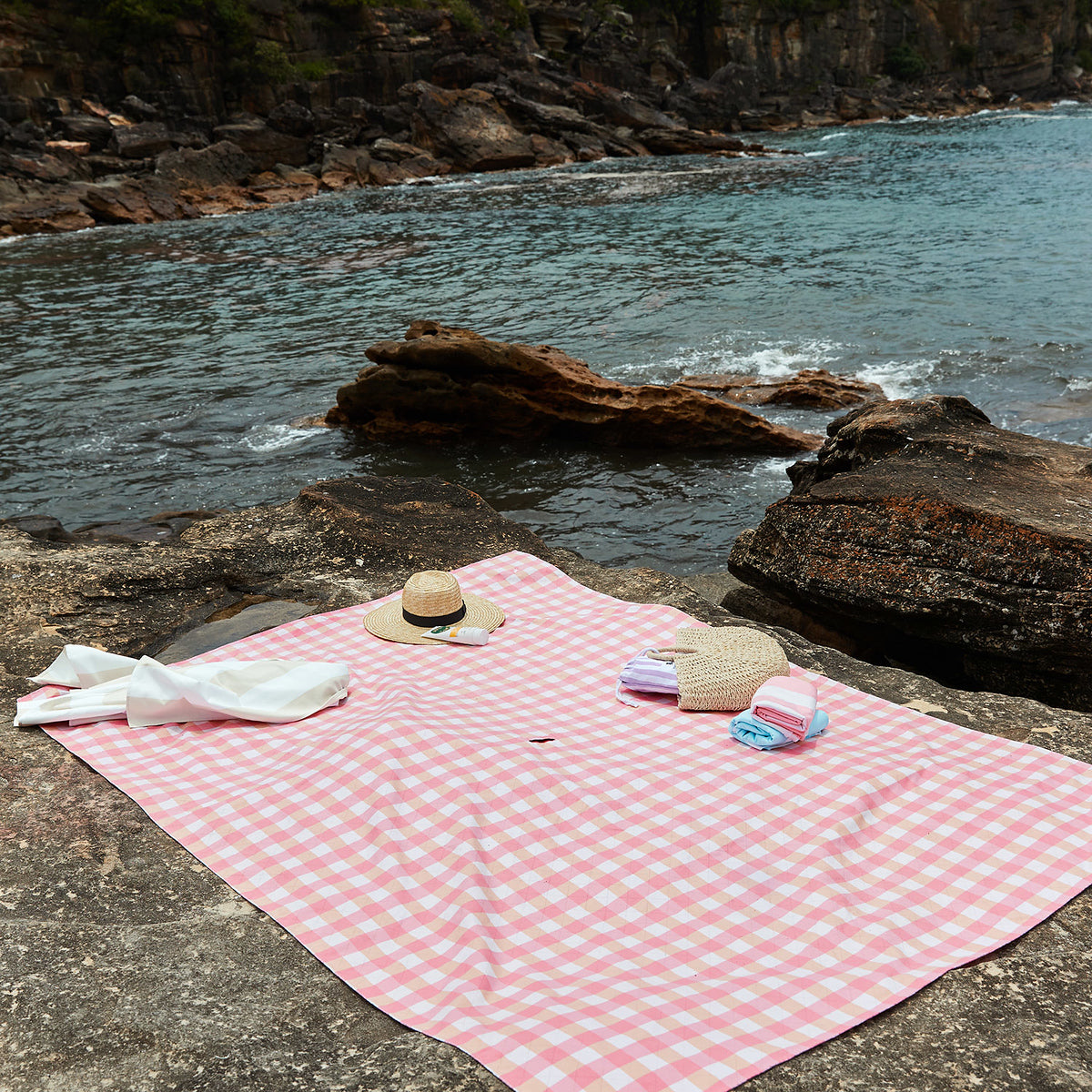 Dock & Bay Picnic Bundle - Pink Gingham Blanket  + 4 Cabana Towels - Set A