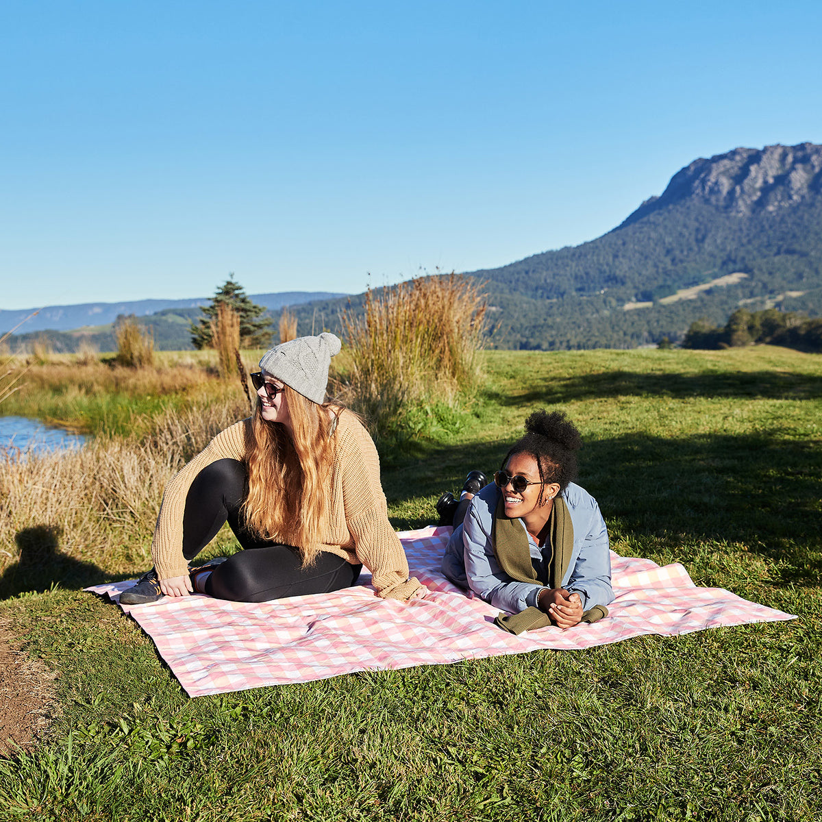 Dock & Bay Picnic Blanket - Strawberries & Cream