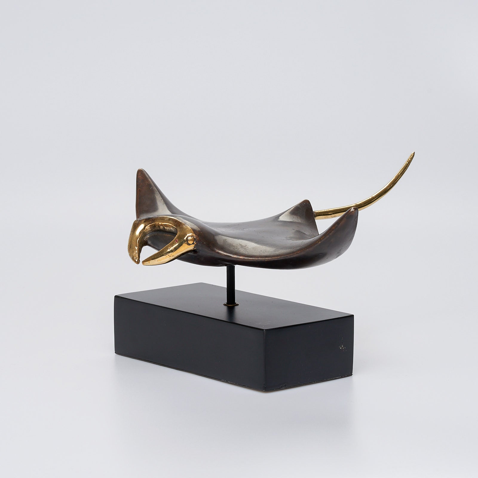Manta Ray in Bronze, Medium