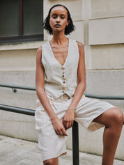 Beau Linen Bermuda Shorts in Beige