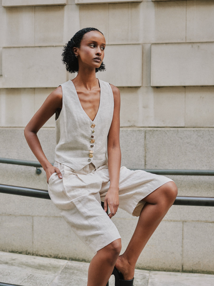 Beau Linen Bermuda Shorts in Beige