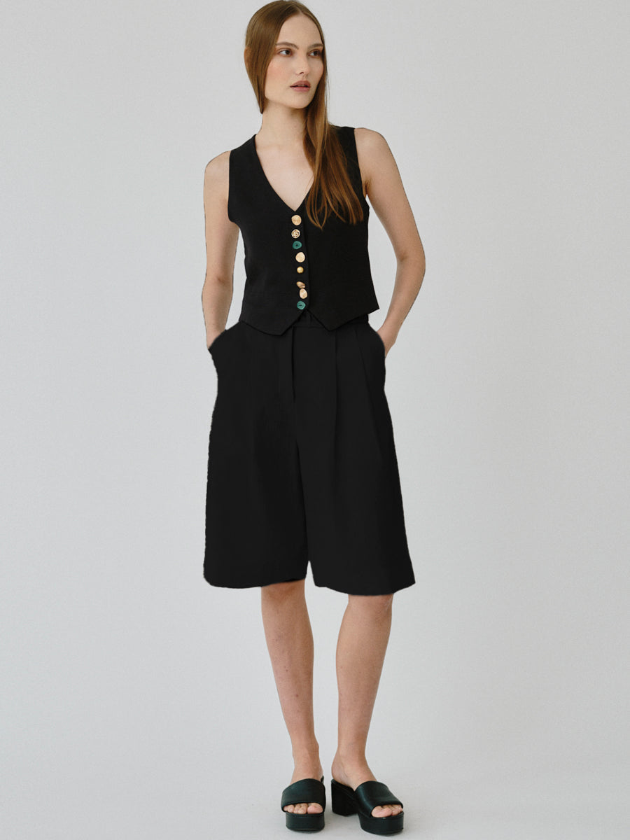 Beau Linen Bermuda Shorts in Black