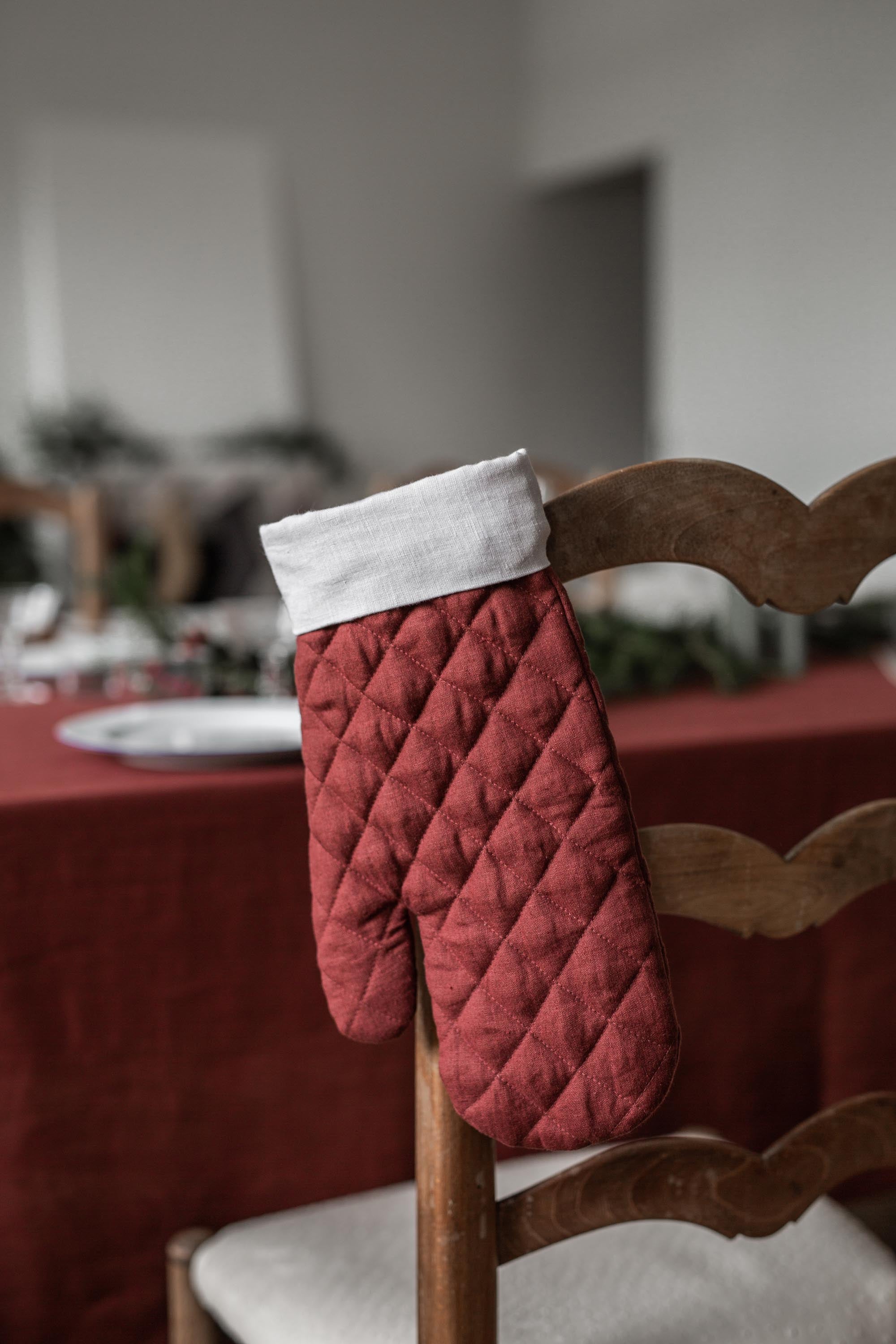 Linen Christmas oven mitt