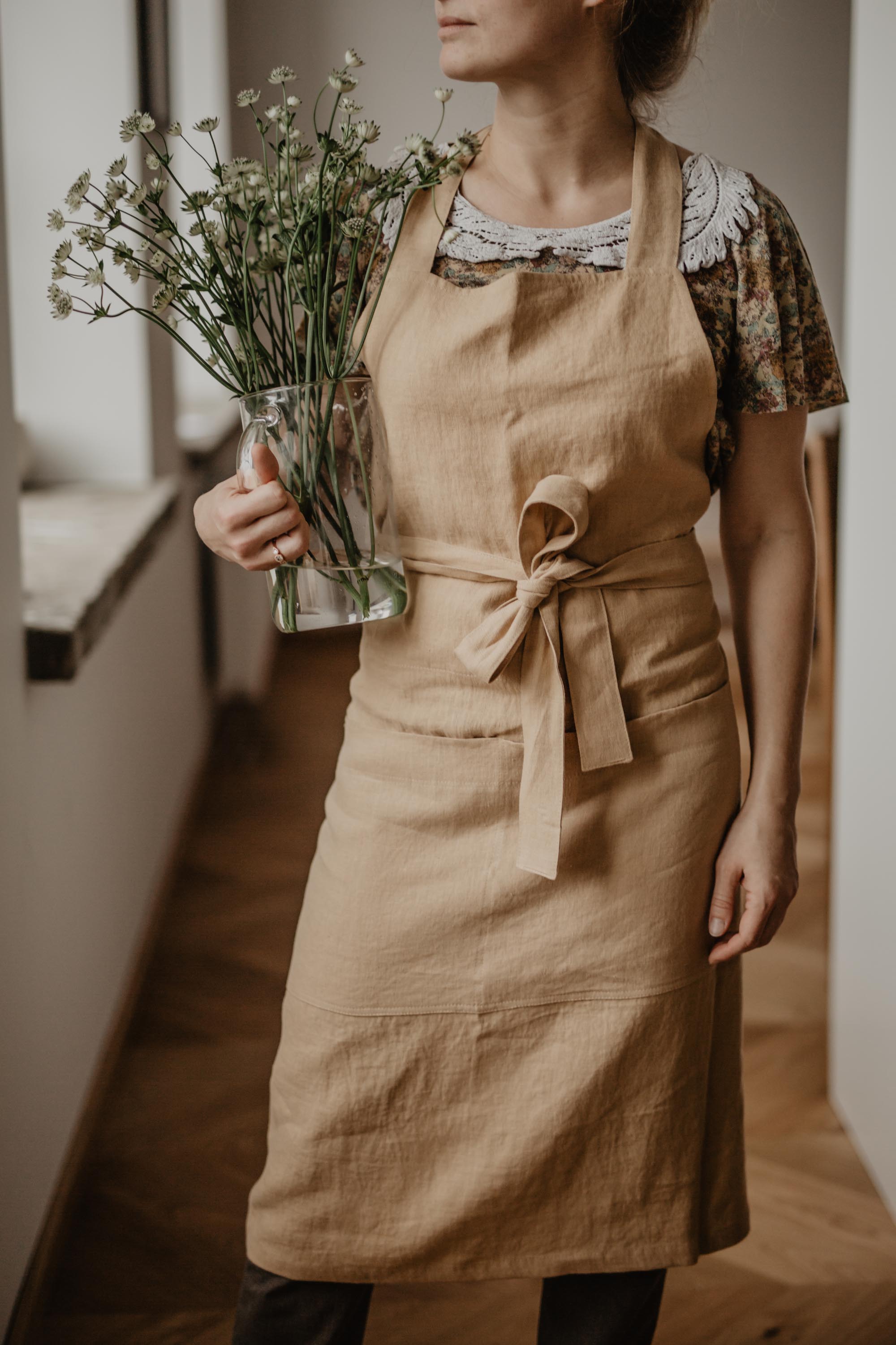 Linen bib apron