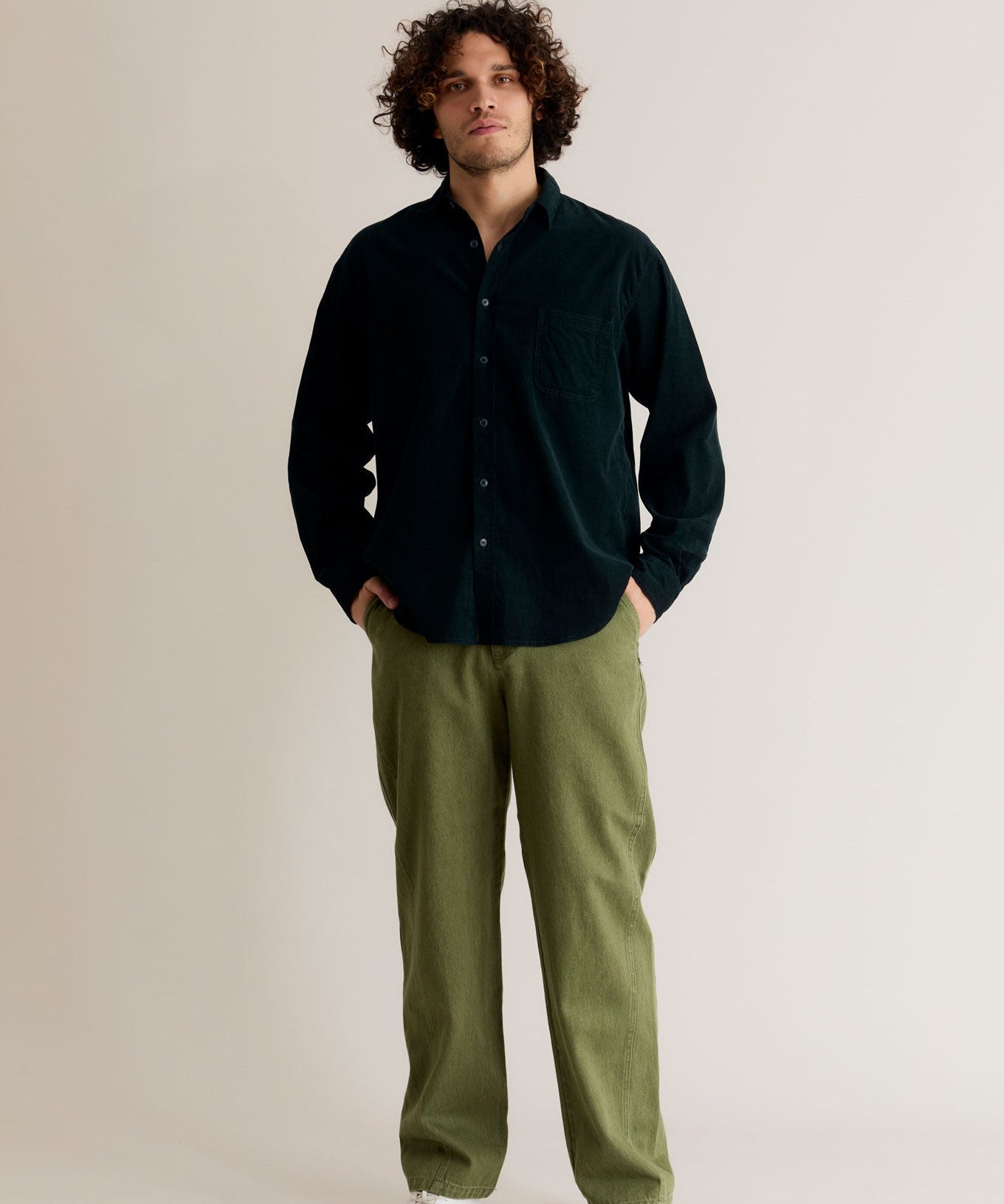 ABEL-Shirt-dark-marine---MAKULU-Trouser-green_8c868588-4769-4ce5-8e66-f981ae13935b.jpg