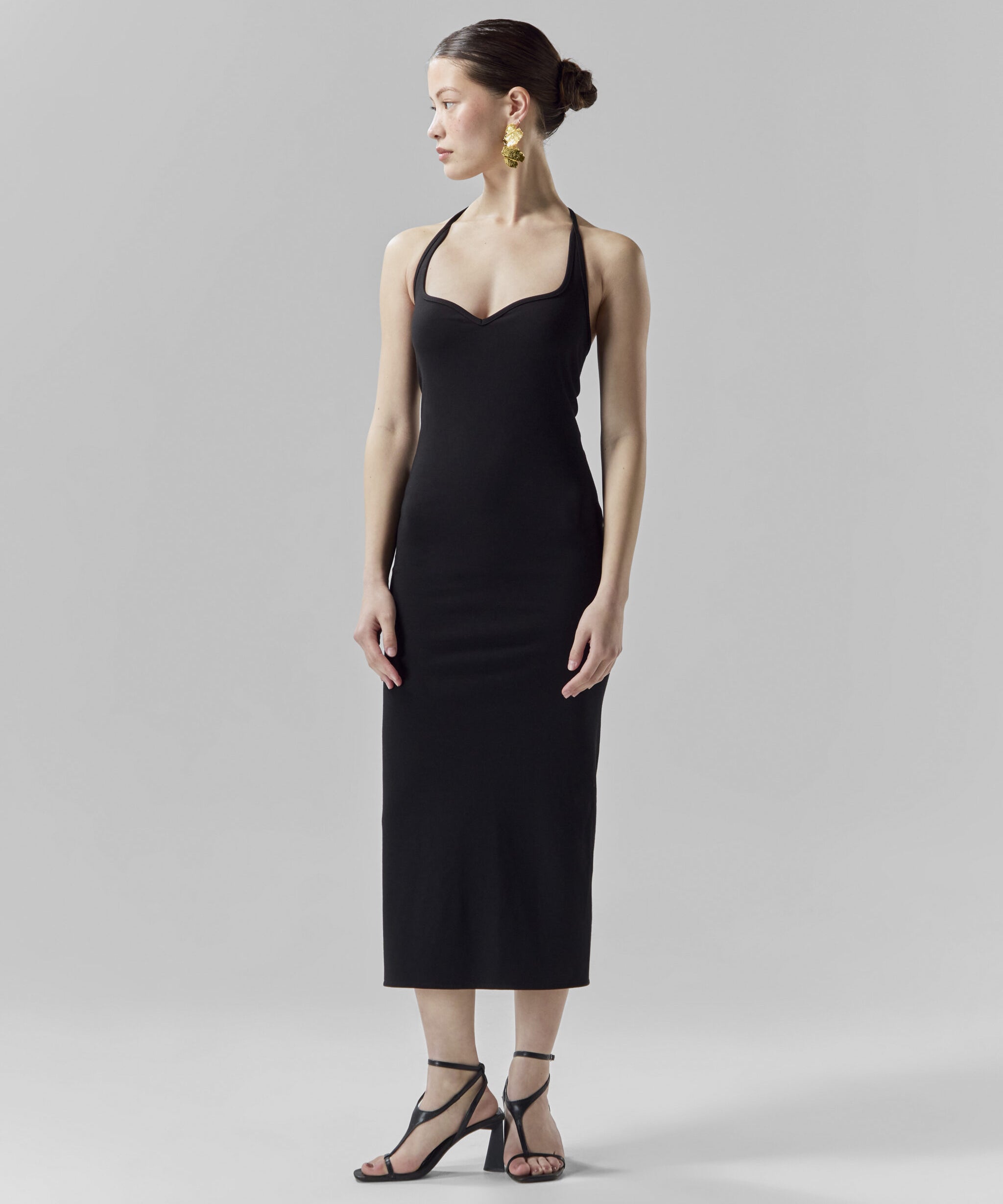 HAULTER-DRESS_7-scaled_ac6c497c-5655-4abc-9567-2bc03810e252.jpg