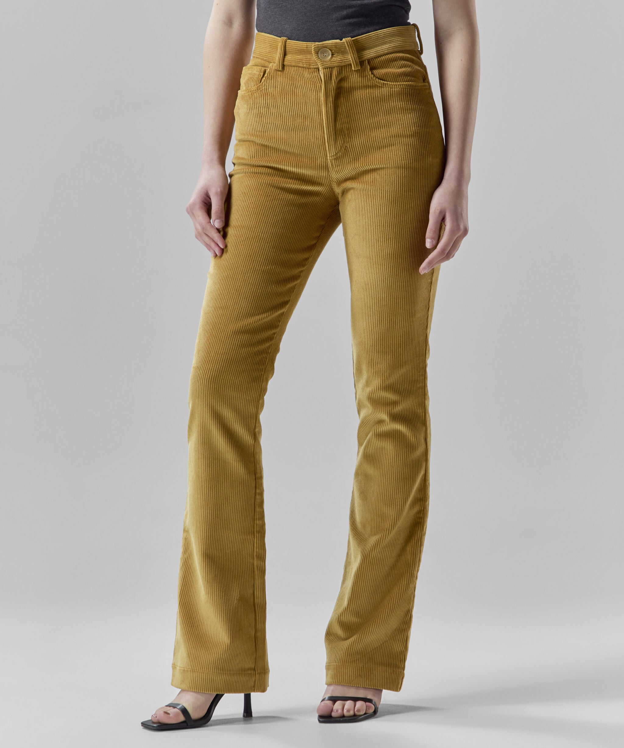 HONEY-FLARE-TROUSERS_6-scaled_5cbadae8-3f6e-48c5-9c56-ada4b6b89f6a.jpg