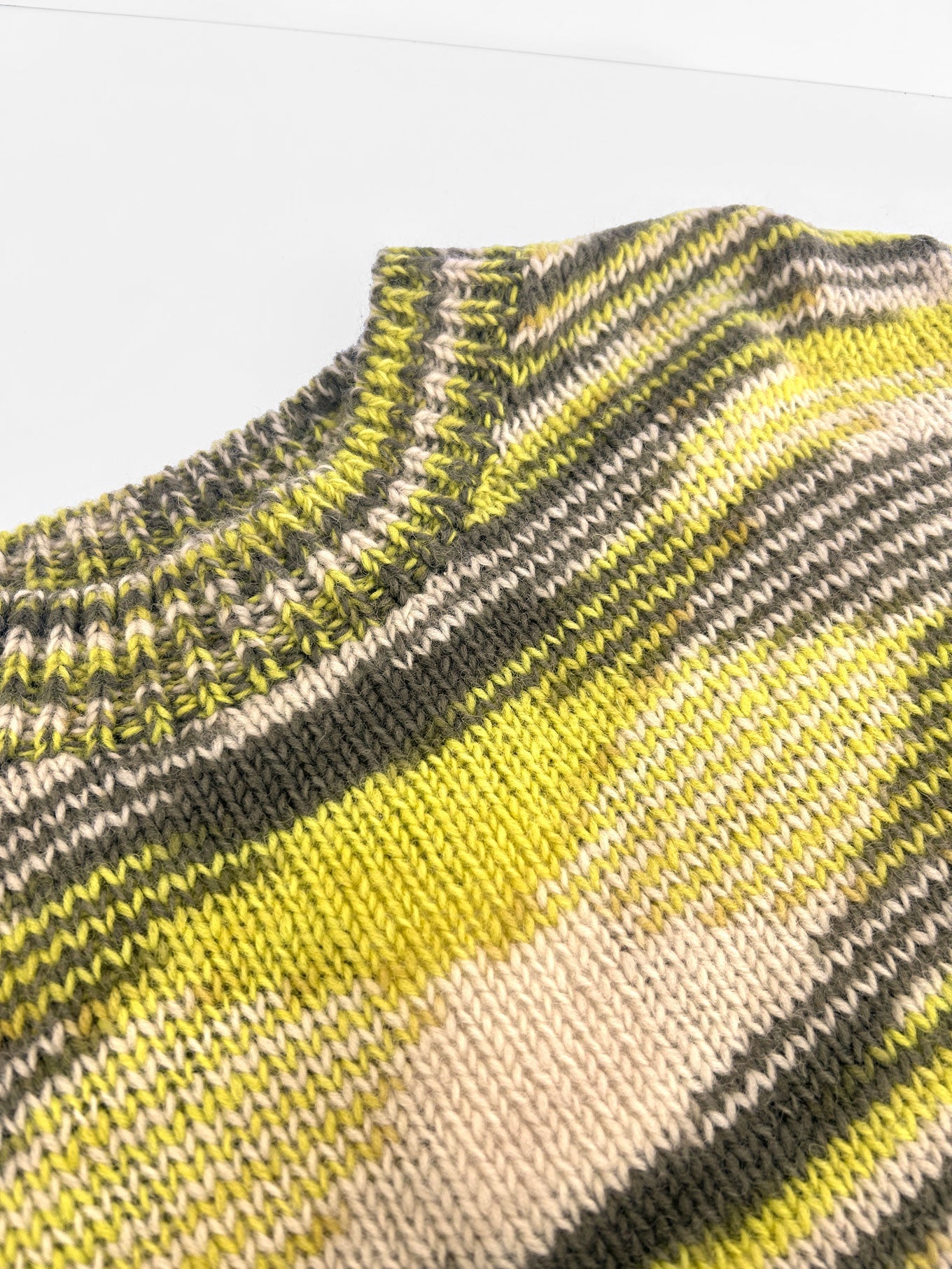 TEMURA Handknit Wool Jumper - Green