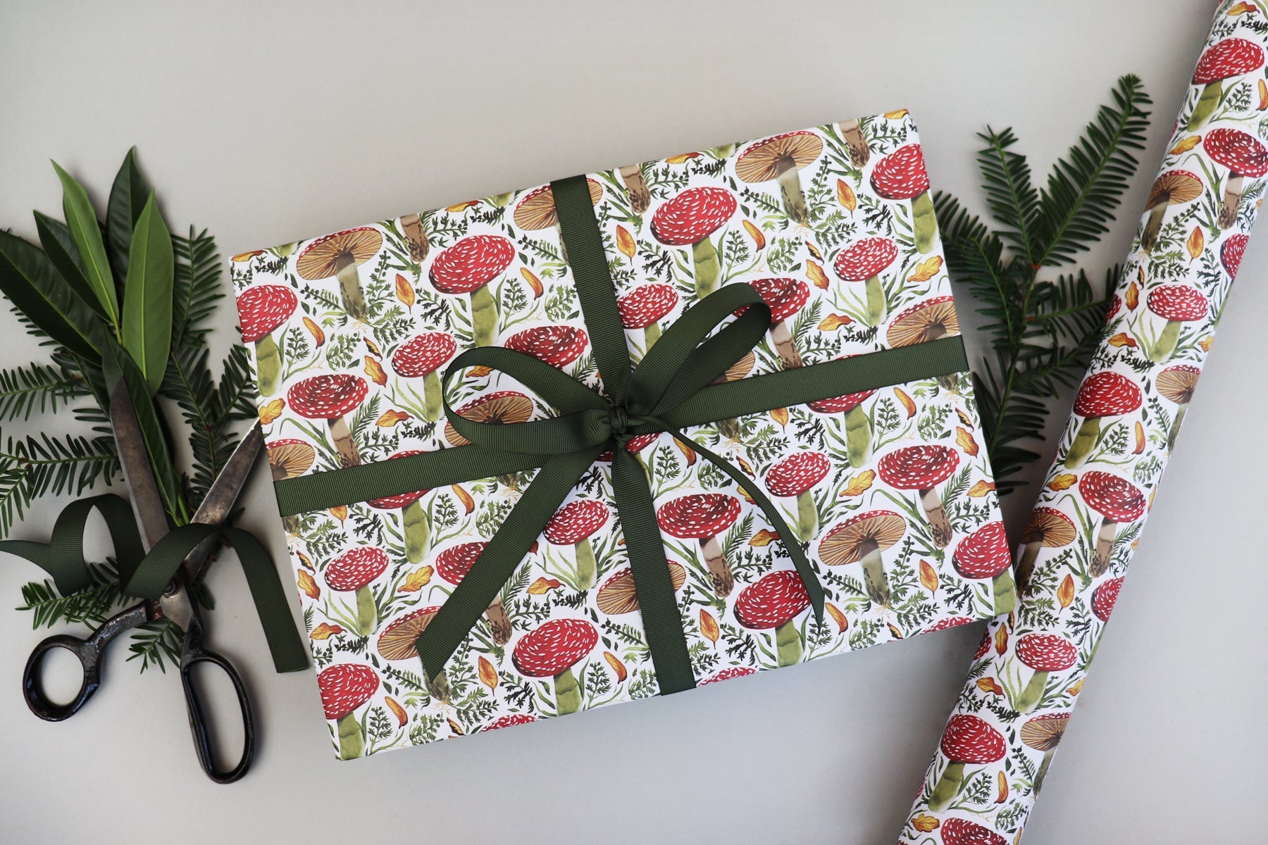 MUSHROOM_WRAPPING_PAPER_CHRISTMAS.jpg