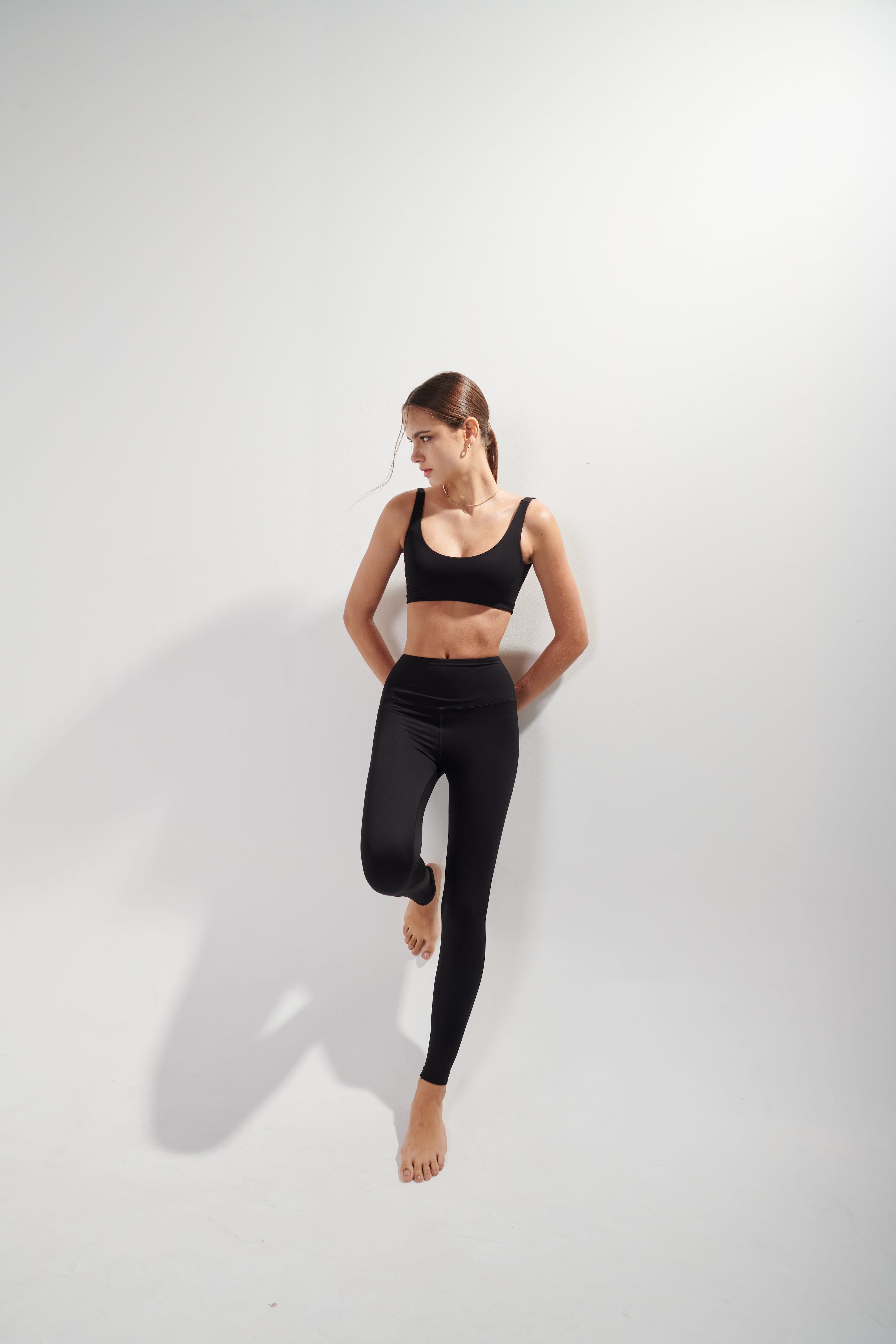 AirRise scoop neck sports bra - Black