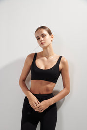 AirRise scoop neck sports bra - Black