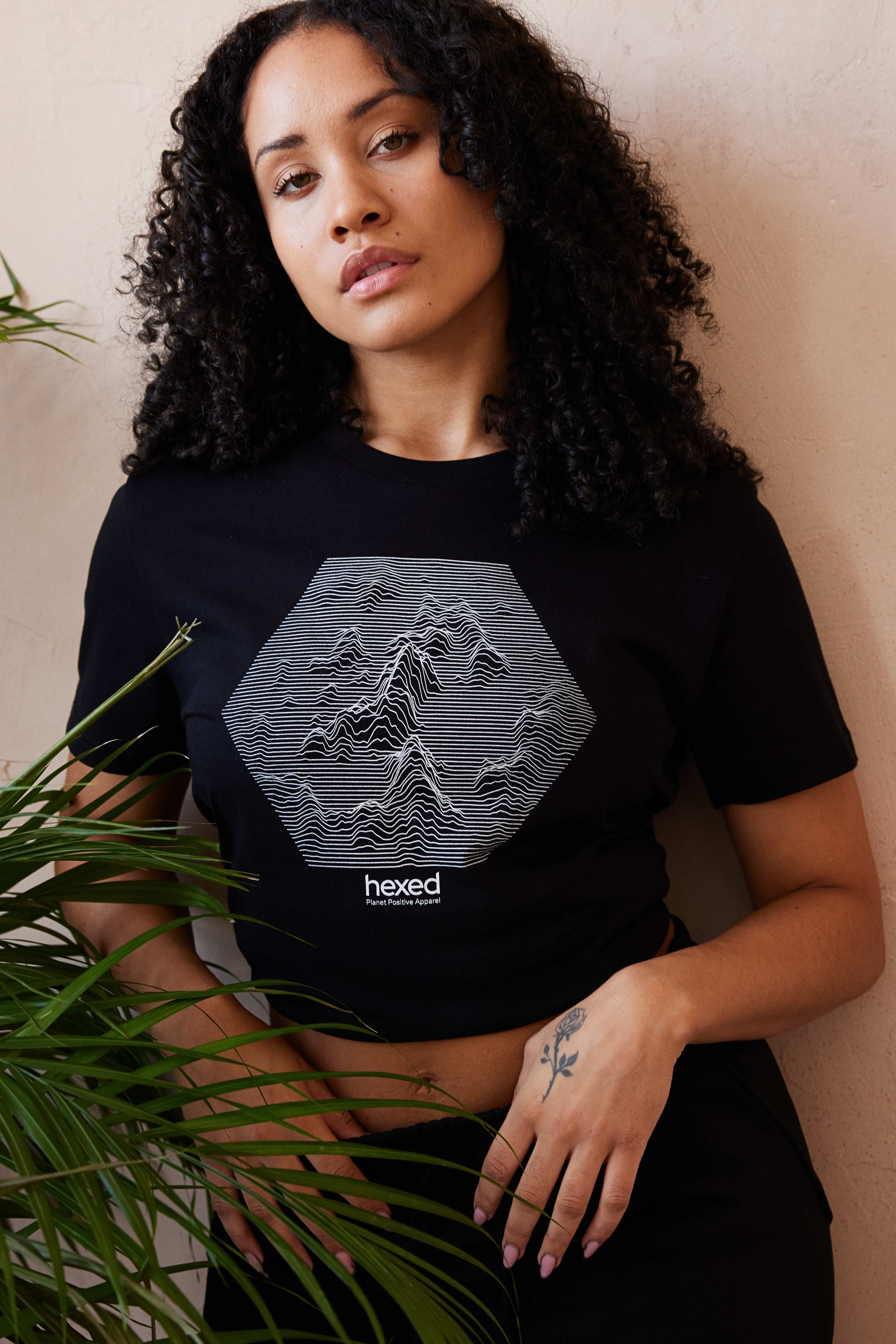 MOUNTAIN SOUND WAVES UNISEX TEE