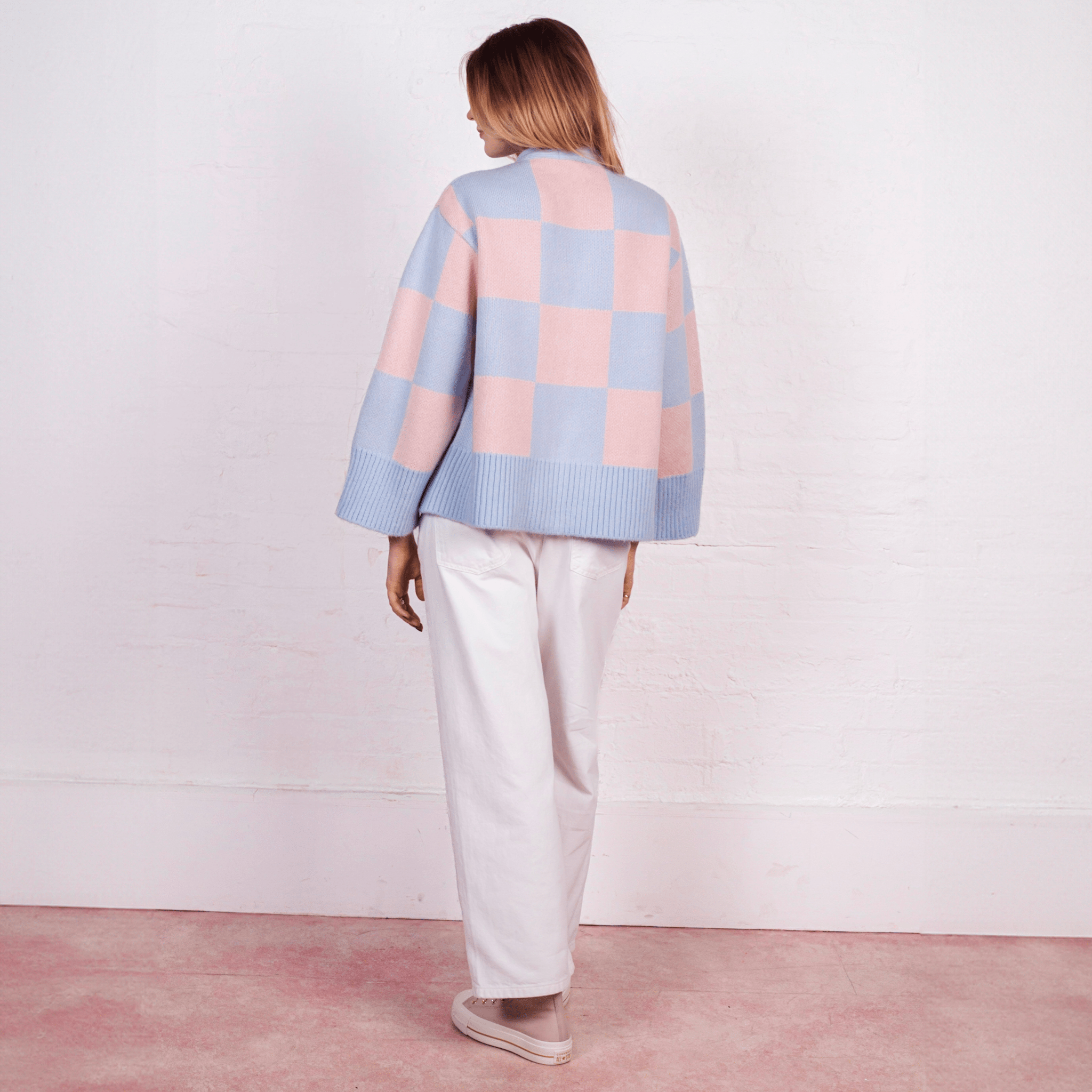 candice-checked-wide-sleeve-cardigan-pink-bluecara-the-sky-790530_10c4b36e-bd06-44ad-b644-c7999f4b0198.png