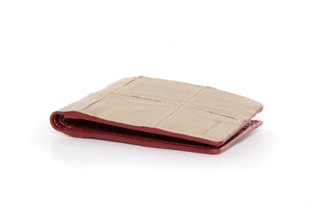 compact-wallet-sandstone-2_06dd3146-75a6-44f9-8845-7b4eb7bf9995.jpg