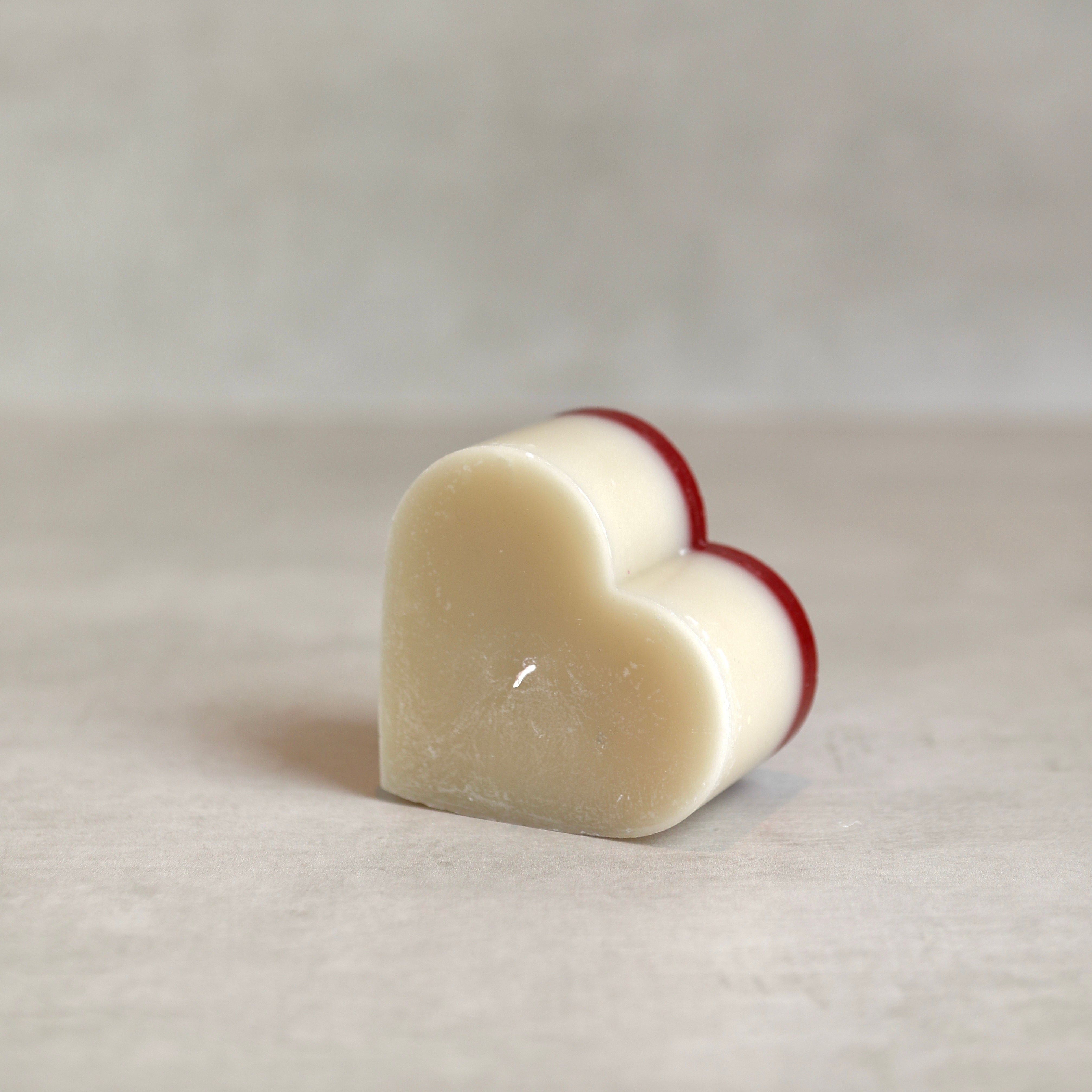 Rose & Oud Small Heart Candle