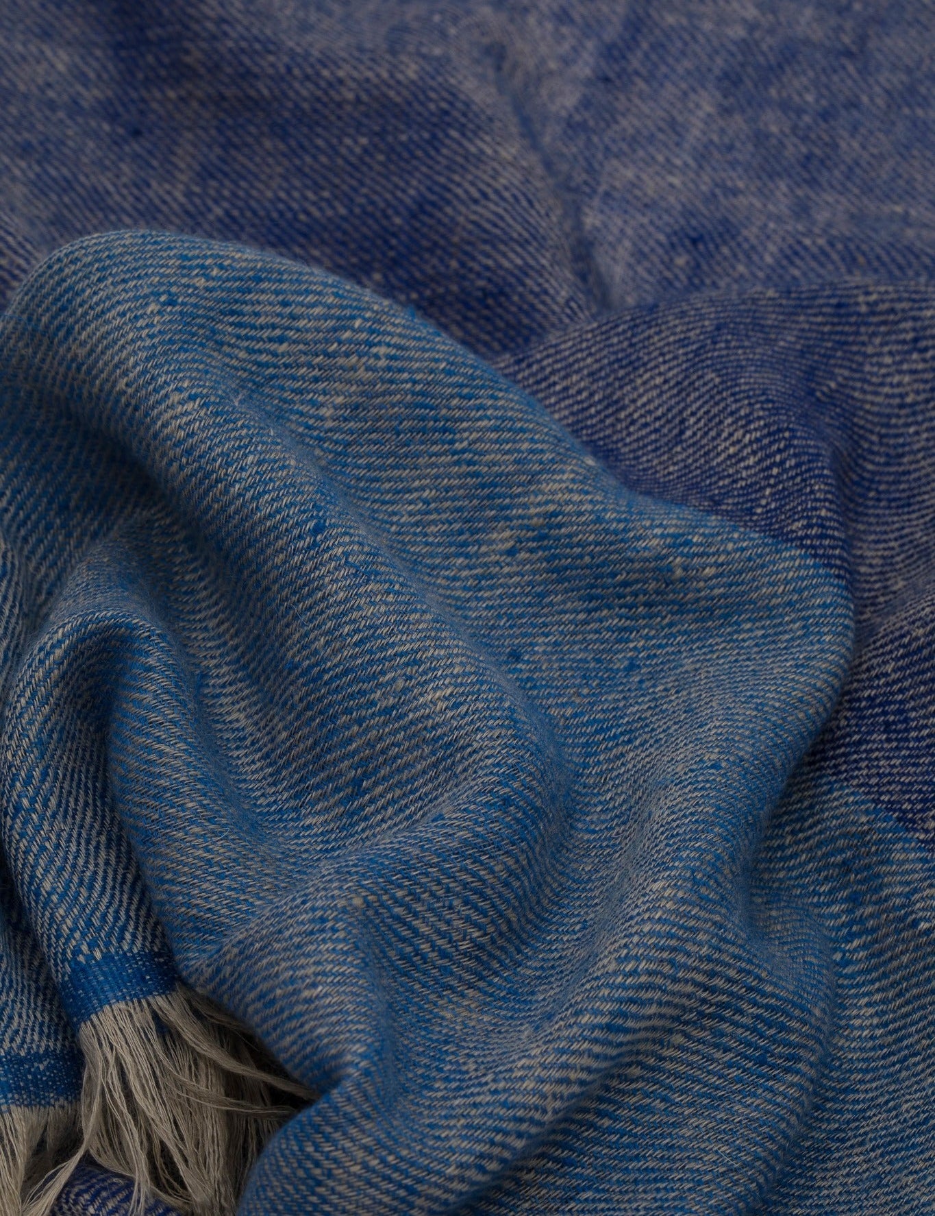 mens-blue-cashmere-luxury-scarf-close-view_61539fe7-4af7-43de-90e1-05113cd25d10.jpg