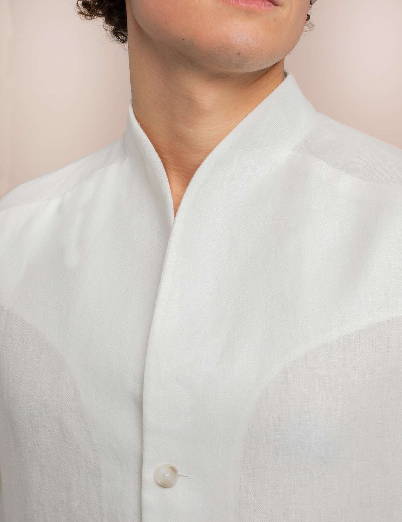 mens-white-luxury-linen-jacket-collar-details_9ccc523e-83a5-4352-b9ef-2ec6789afd3c.jpg