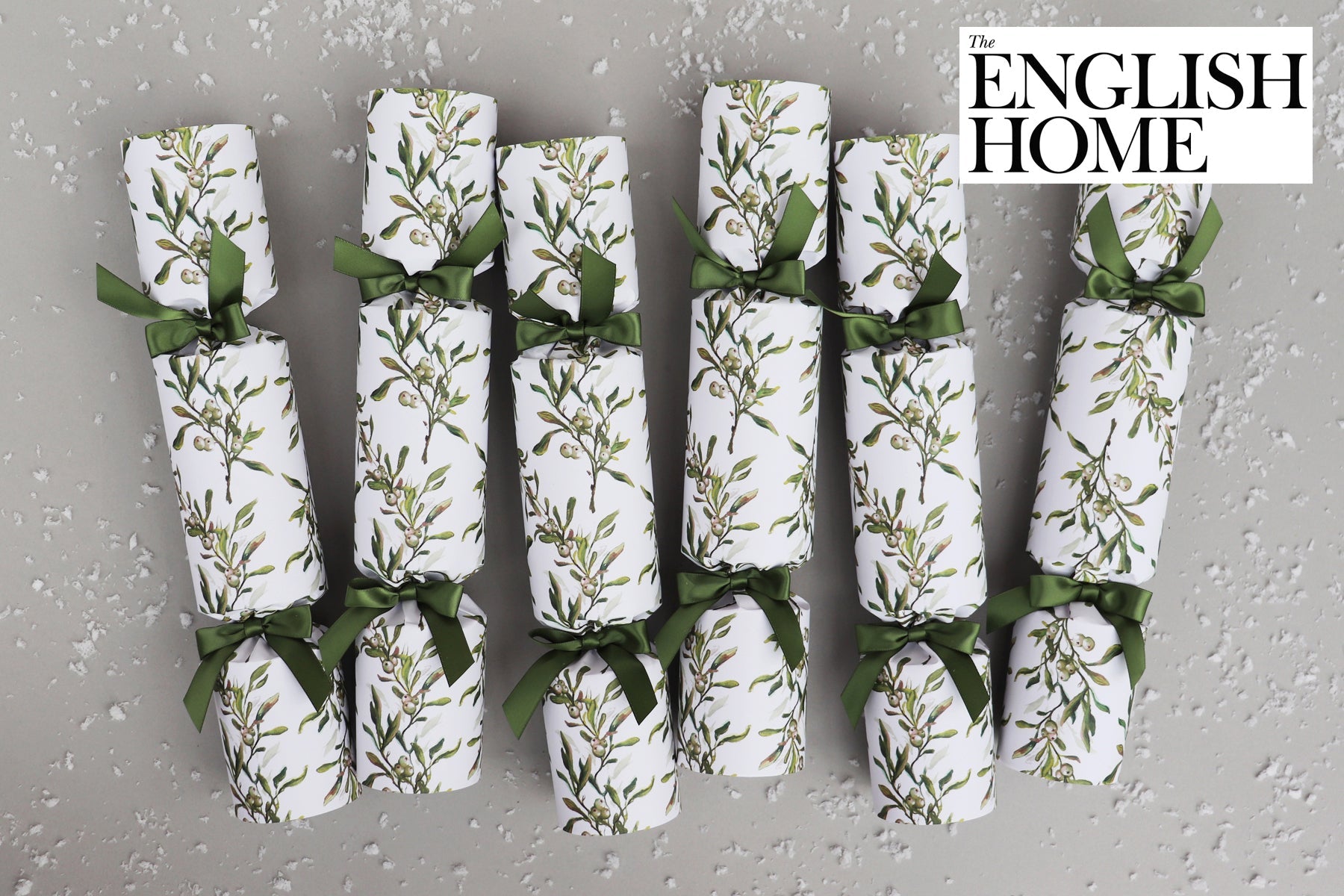 MISTLETOE LUXURY CHRISTMAS CRACKERS