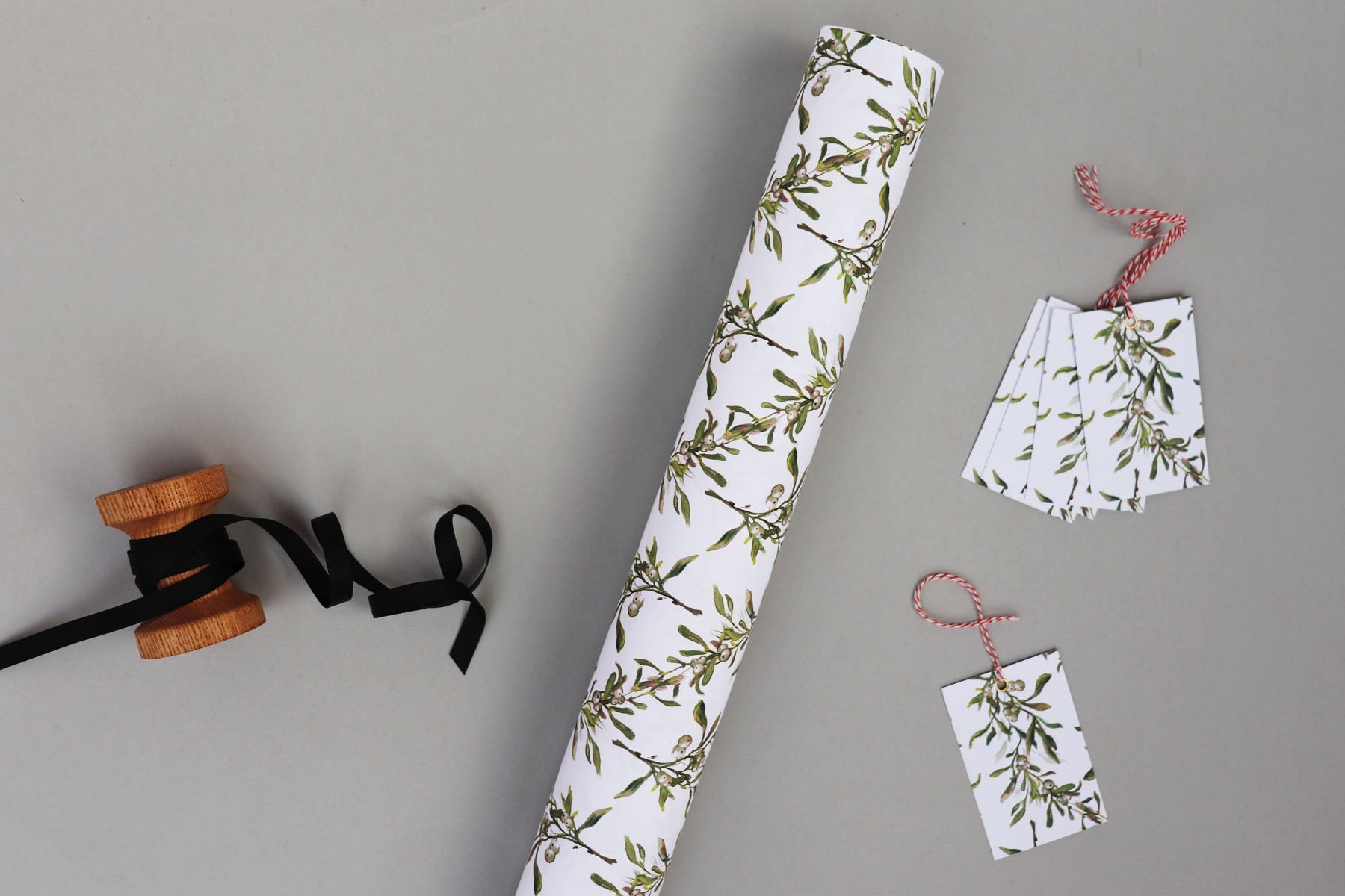 MISTLETOE WRAPPING PAPER BUNDLE