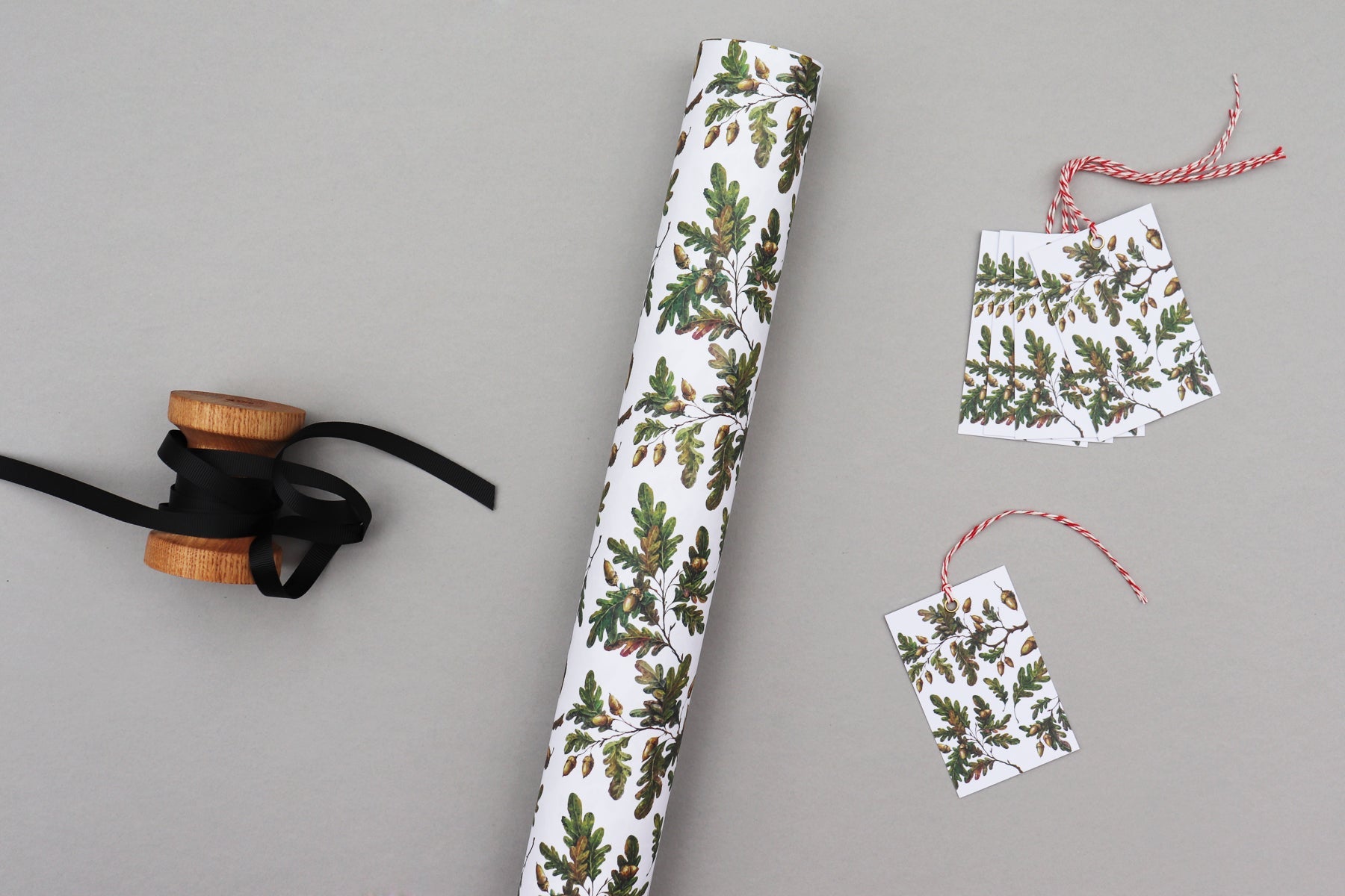 OAK LEAVES & ACORNS CHRISTMAS WRAPPING PAPER