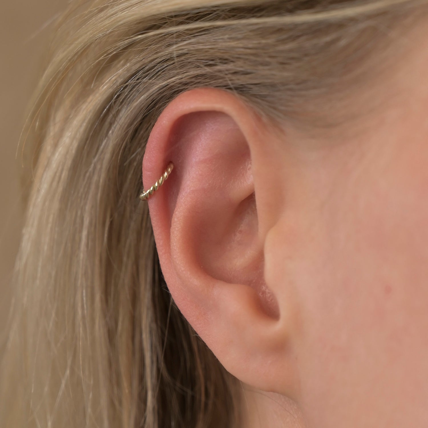 18ct-Gold-Twisted-Cartilage-Helix-Hoop-Earrings-4_9e6ecbc3-a9b1-4e25-8f77-fd956b7cbe84.jpg