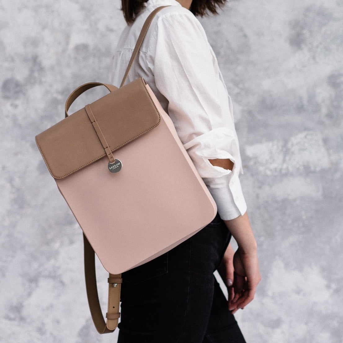 VALENTINO Cosmopolitan Bucket Bag Vaniglia | Buy bags, purses & accessories  online | modeherz