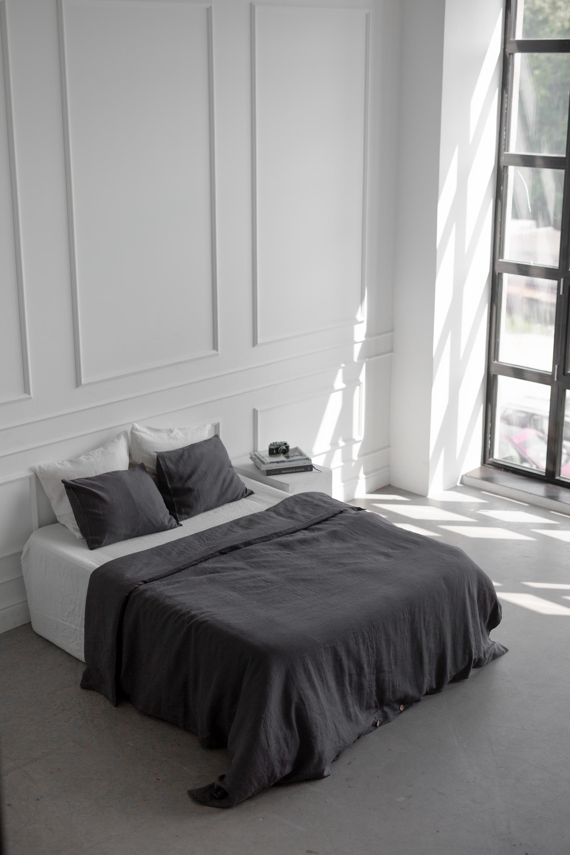 Linen bedding set in Charcoal