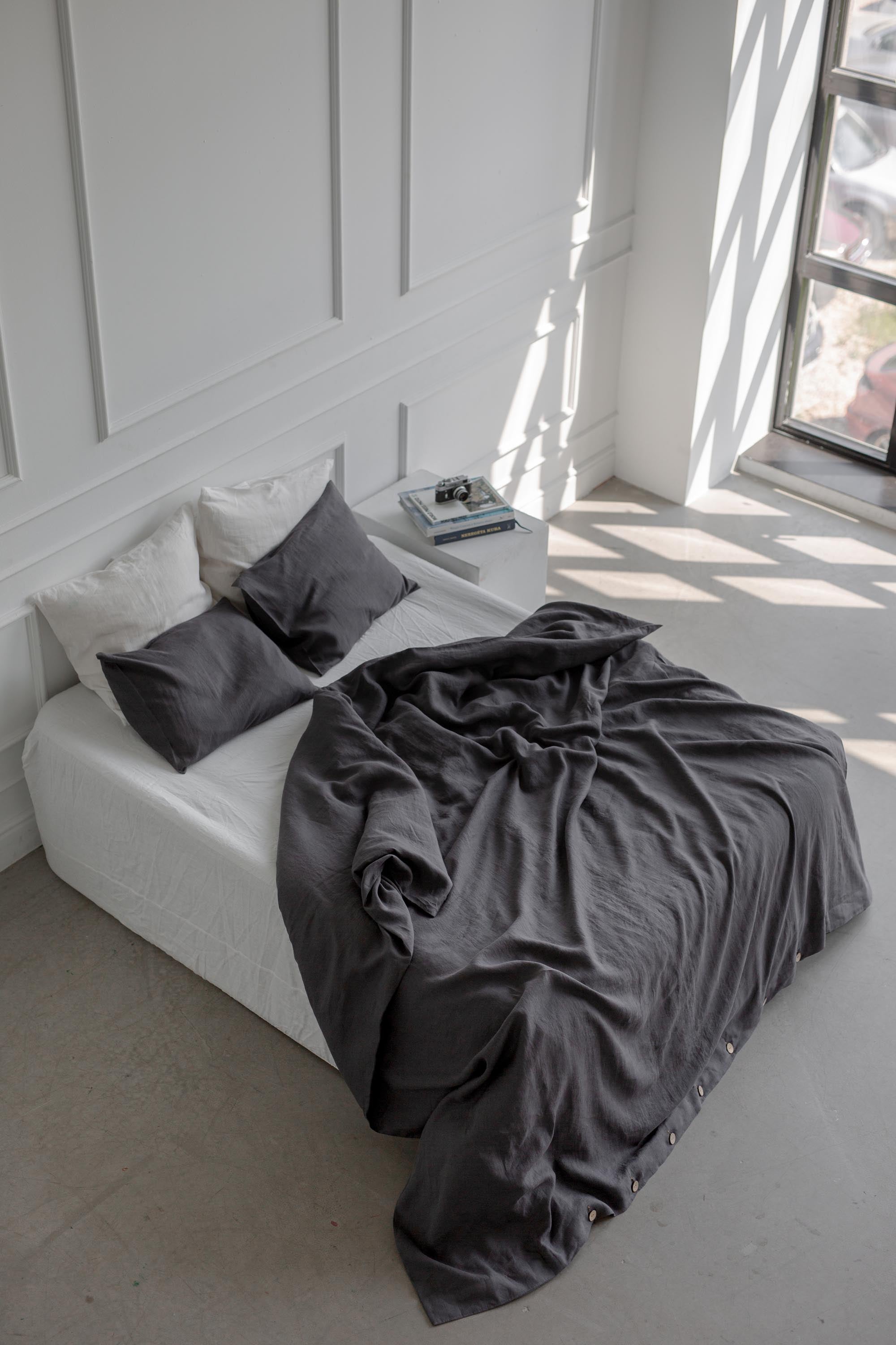 Linen bedding set in Charcoal