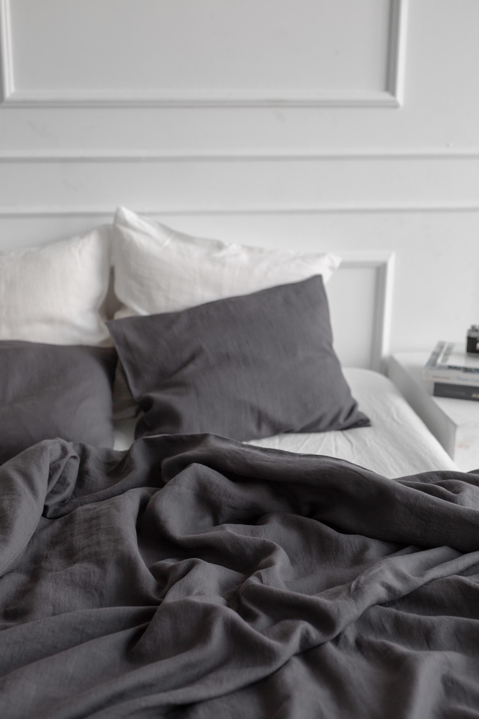 Linen bedding set in Charcoal