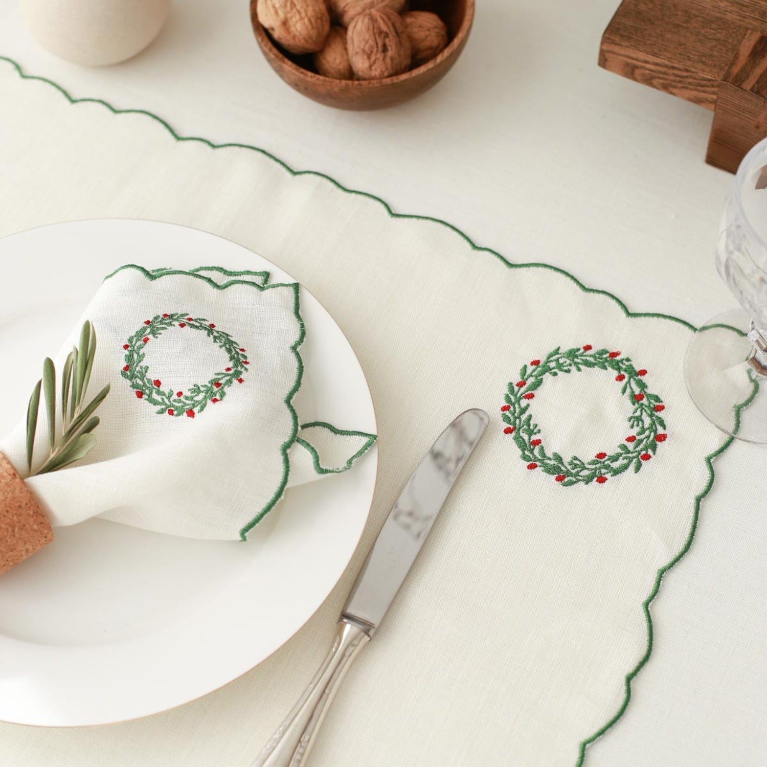 Wreath Embroidery Linen Napkins (Set of 2)