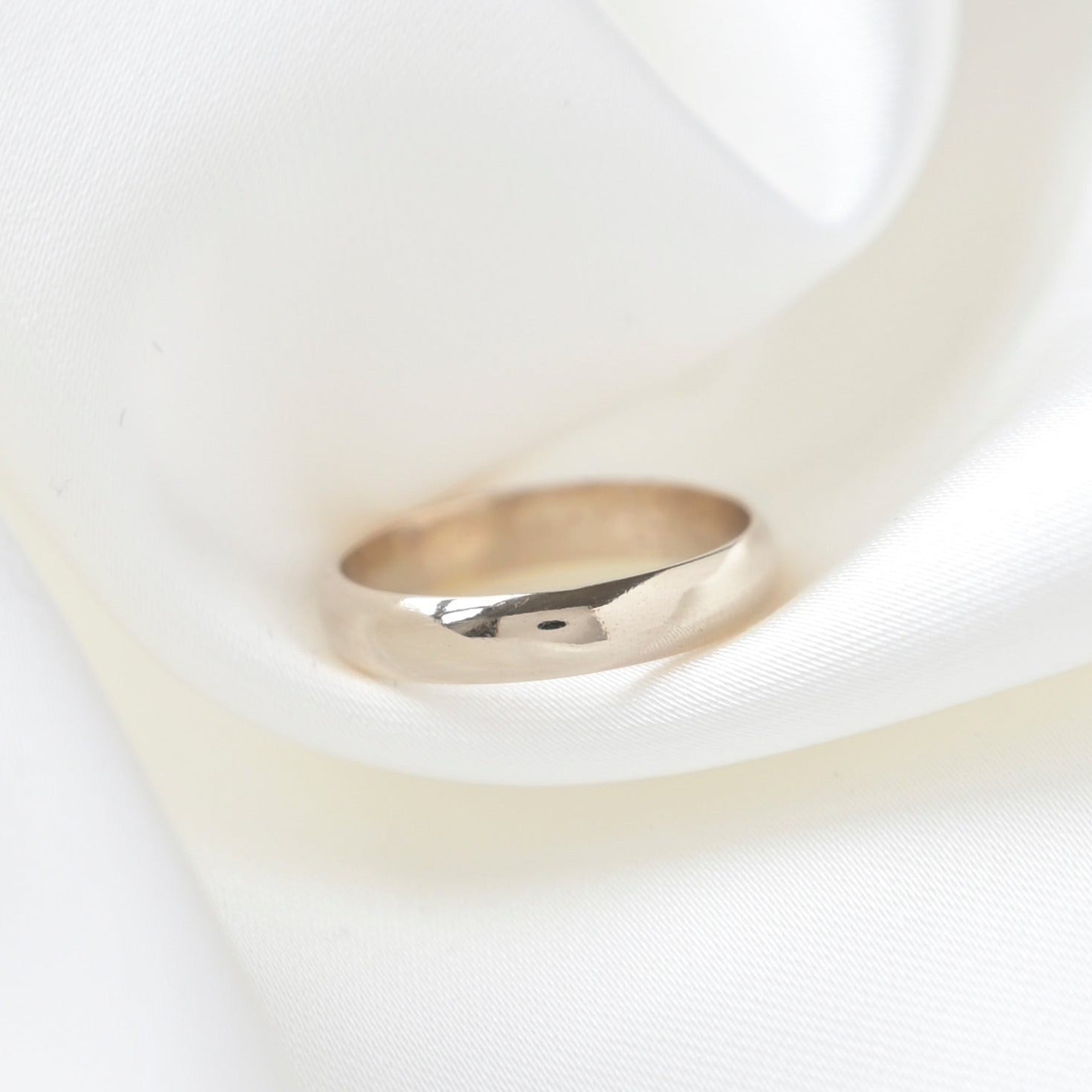 9ct White Gold Medium Wedding Ring