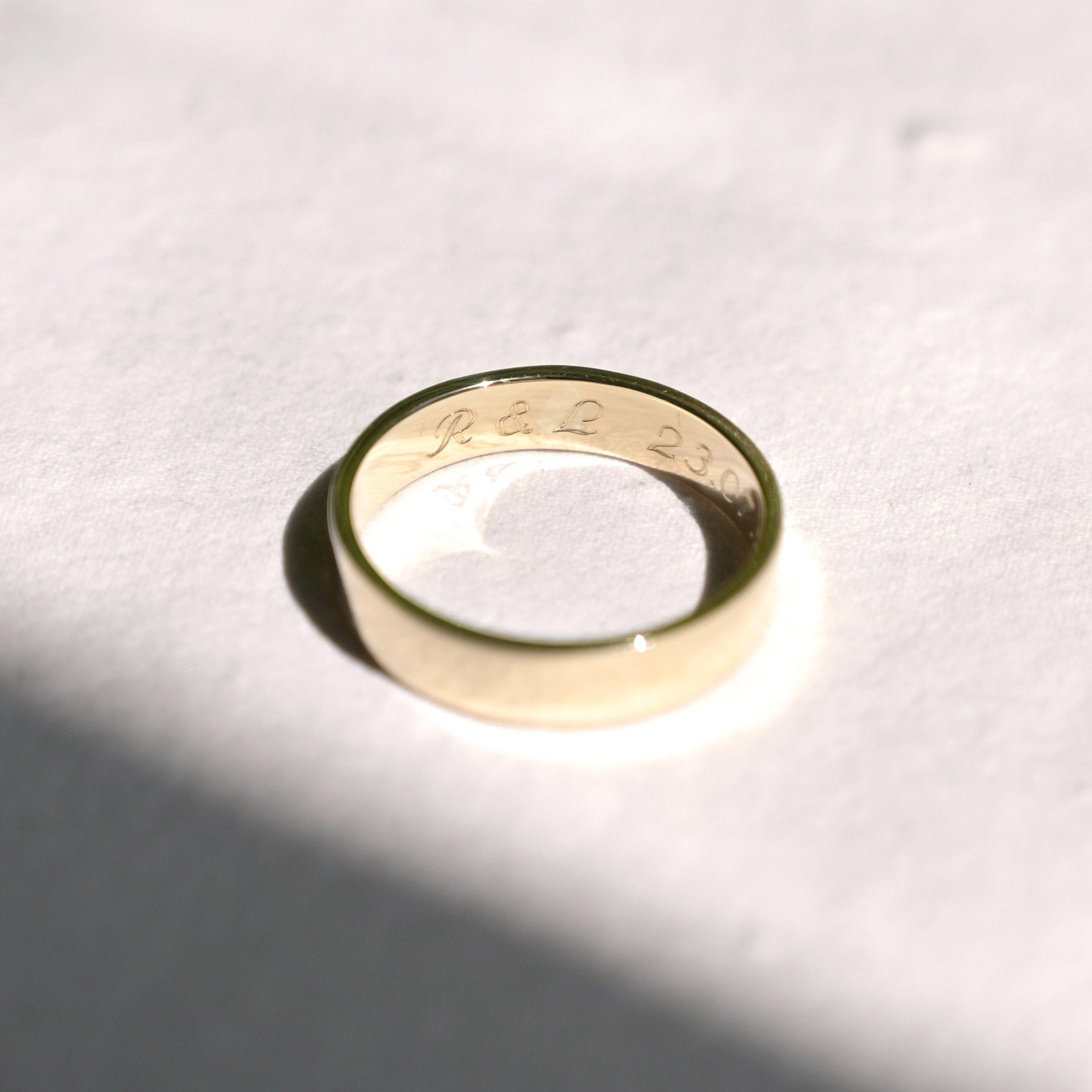 9ct Yellow Gold Medium Wedding Ring