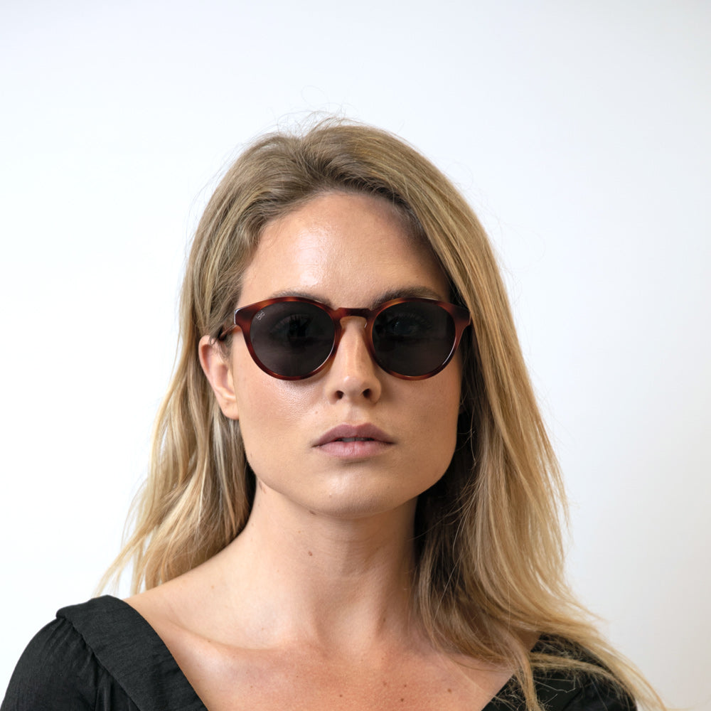 Kaka-Caramel-Womens-Model-1-1000px-Bird-eco-friendly-sunglasses.jpg