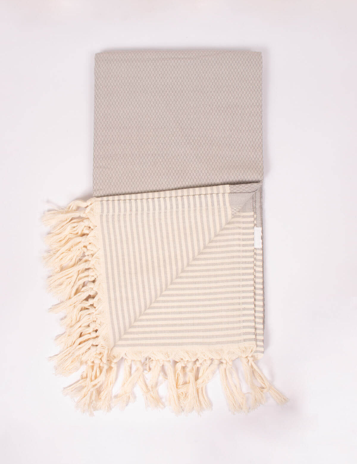 Pearl-Grey-Amalfi-Hammam-Towel-BohemiaDesign-02.jpg