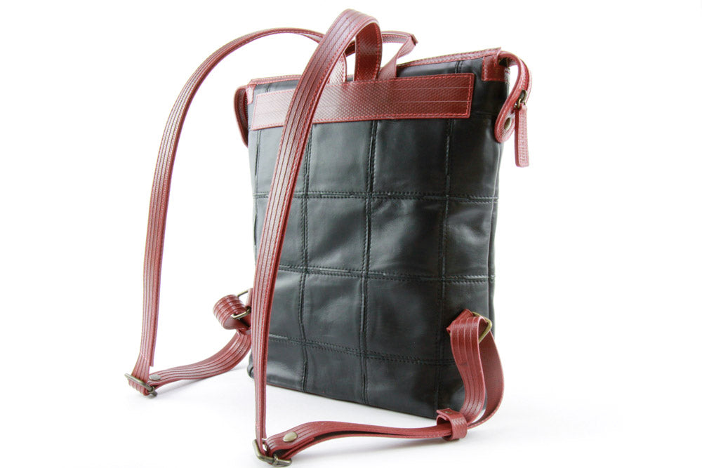 backpack-lite-black-red-3_e95570e9-ec6c-49c4-95a3-25c69749b108.jpg