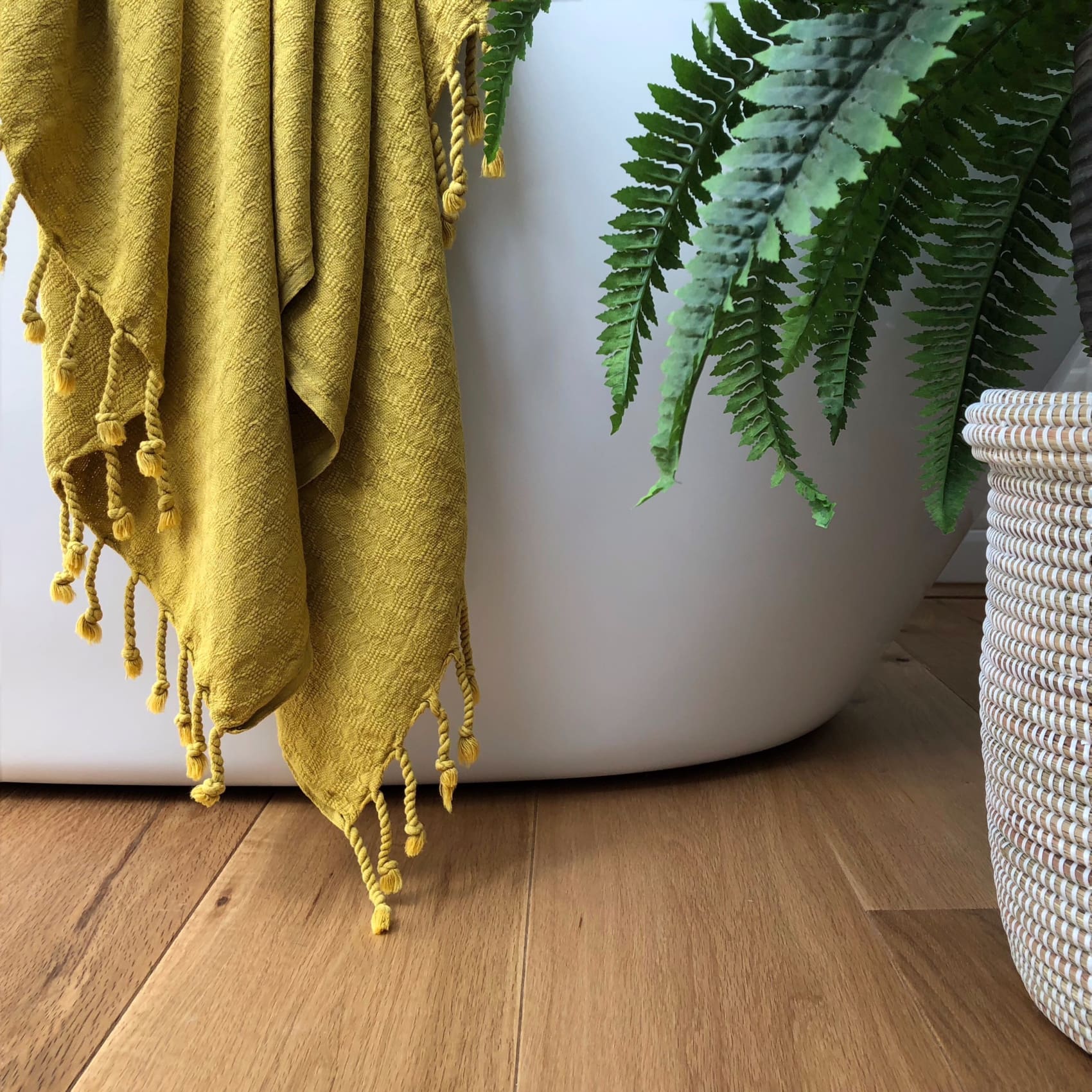 ela-peshtemal-in-gorse-bathroom-cotton-scarf-towel-luks-linen-yellow-flowerpot-plant_635.jpg