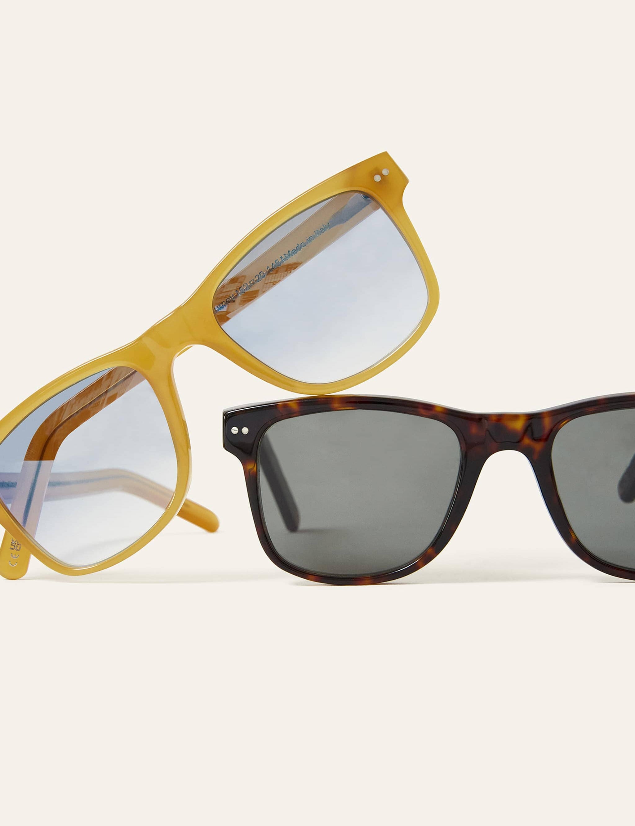 kingfisher-orange-sunglasses-499263.jpg