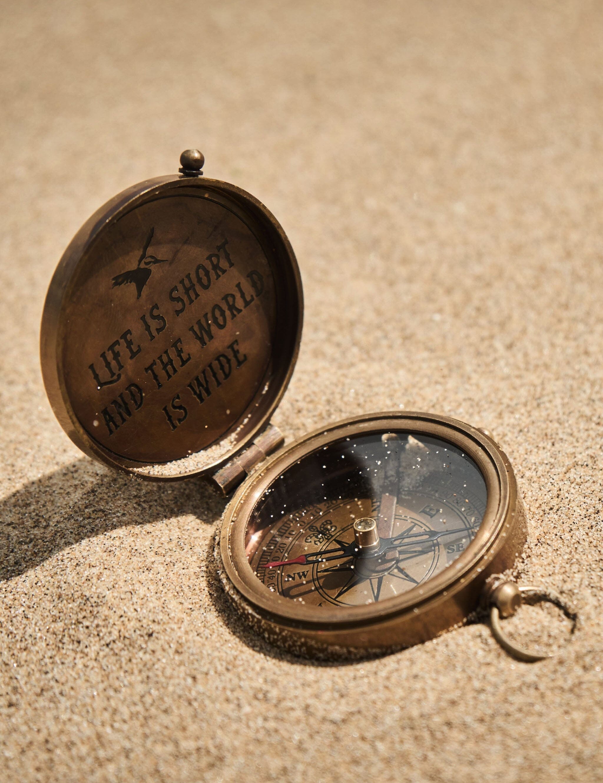navigator-antique-brass-compass-120884_848fb1da-f0df-4e0c-8e42-1e9ecdf53fa9.jpg