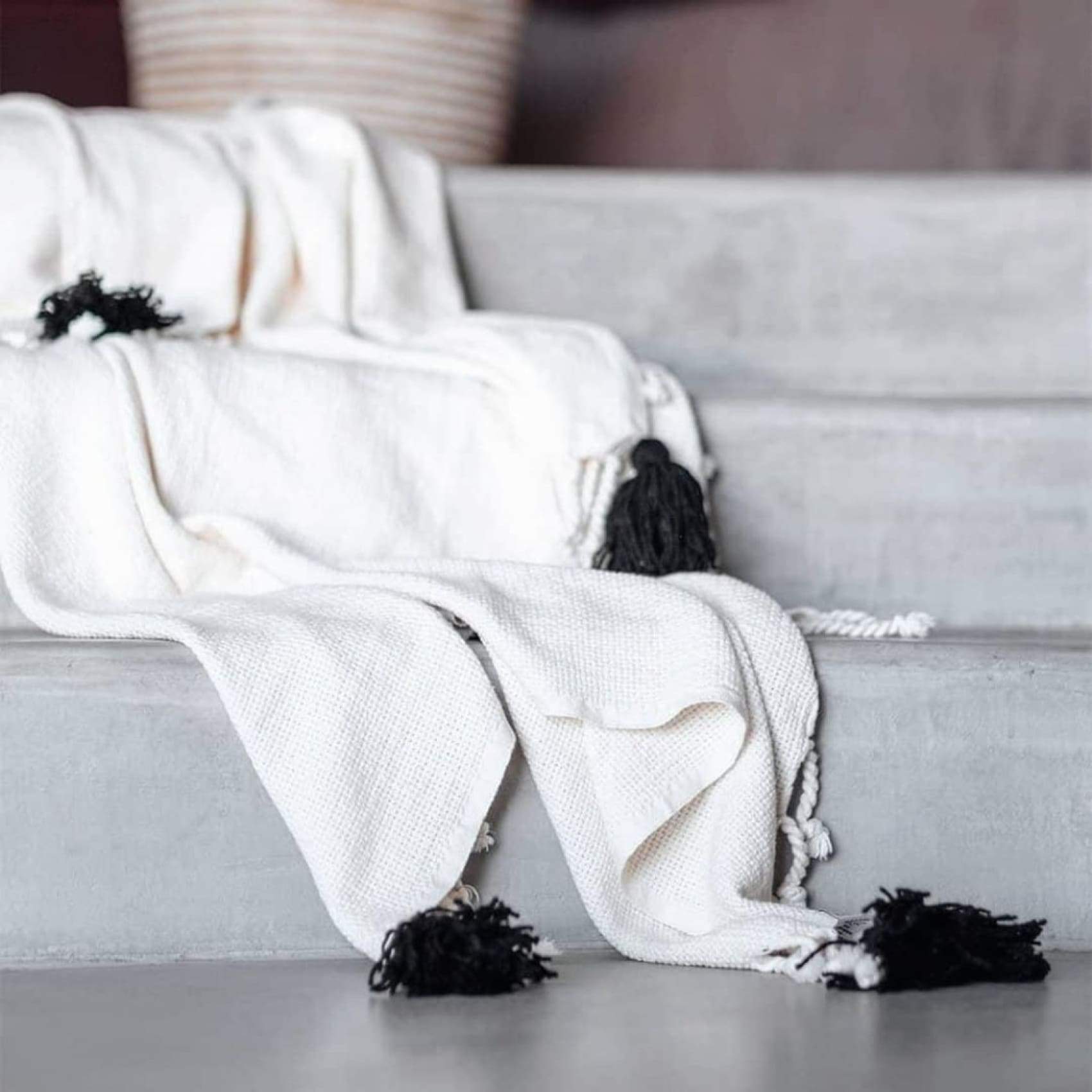pom-cotton-weave-blanket-bedroom-cream-living-room-throw-luks-linen-shoulder-comfort-black-909.jpg