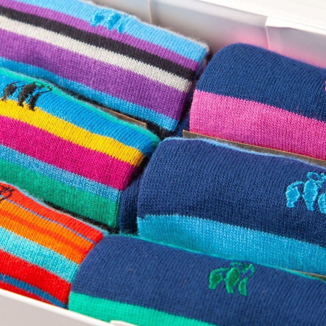sock-gift-box-superior-style-sock-box-6-pairs-of-bamboo-socks-his-2.jpg